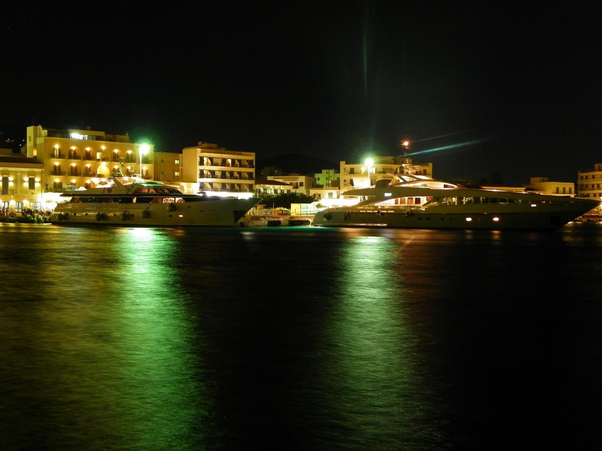 Poseidonio Hotel Tínos エクステリア 写真